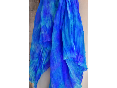 Echte handgeschilderde zijden krinkelsjaal, turquoise blauwpaars en lichtblauw, uniek en kleurrijk