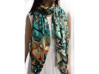 Sjaal van wol met zijde, turquoise, amandelbloesem