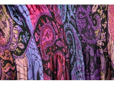 Elastische viscose sjaal voor onder een jas, blauw, paars, roze etc