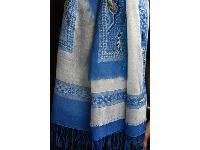 Bohemian wollen sjaal of stola, blauw en offwhite, een beetje Delfts Blauw