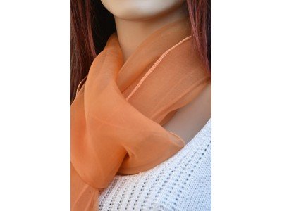 Elegante organza zijden sjaal, warme kleur zalm