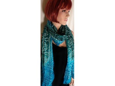 Tie en dye zijden sjaal of stola, groen, turquoise met witte stippen